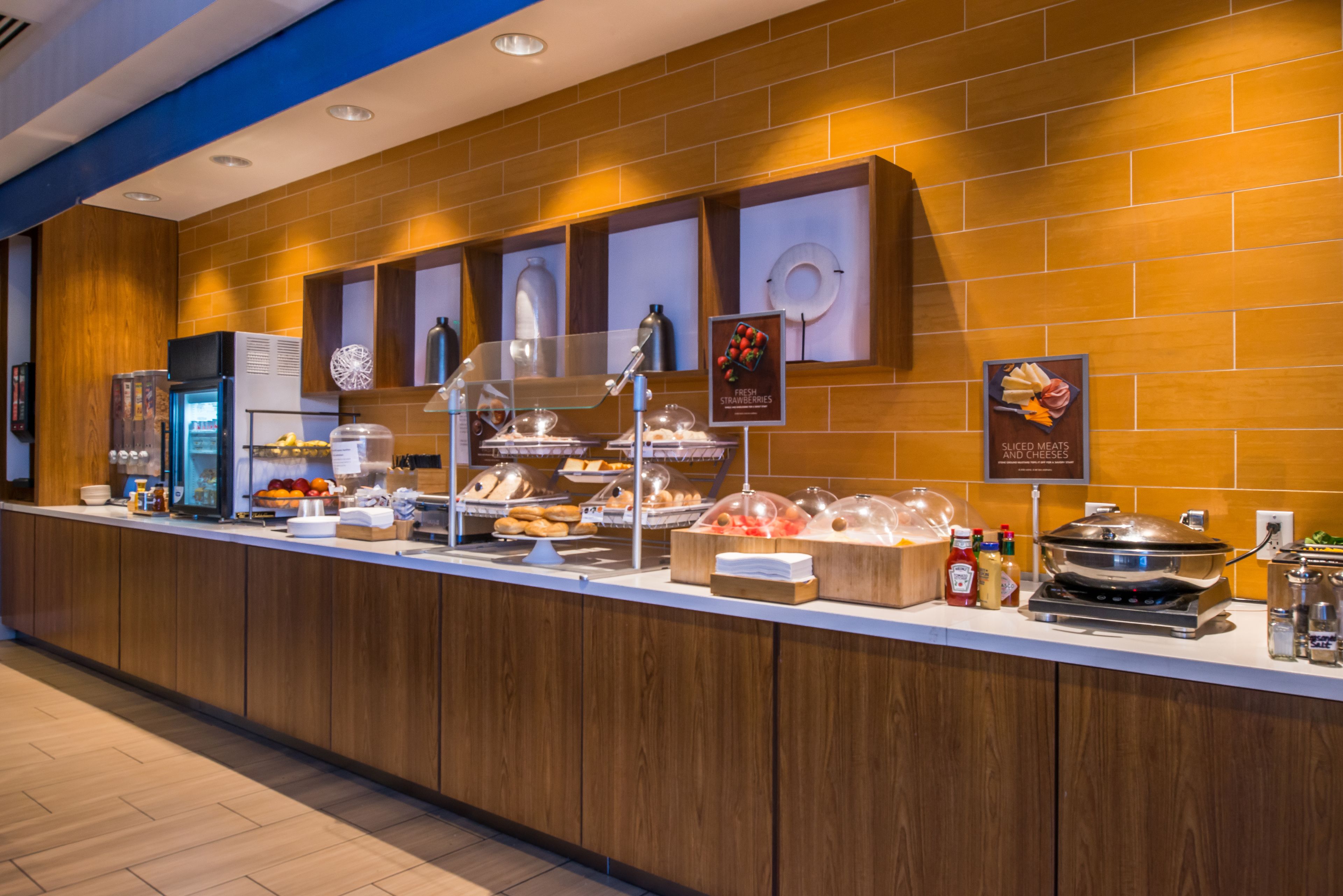 free daily continental breakfast