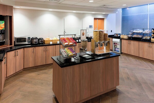 Free daily buffet breakfast - Fairfield by Marriott Inn & Suites Austin Parmer/Tech Ridge (Austin)