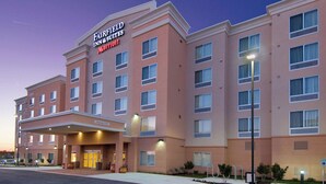 A multi-story Fairfield Inn & Suites Marriott hotel with a clear entrance, a covered area, and a parking lot. - Fairfield by Marriott Inn & Suites Austin Parmer/Tech Ridge (Austin)
