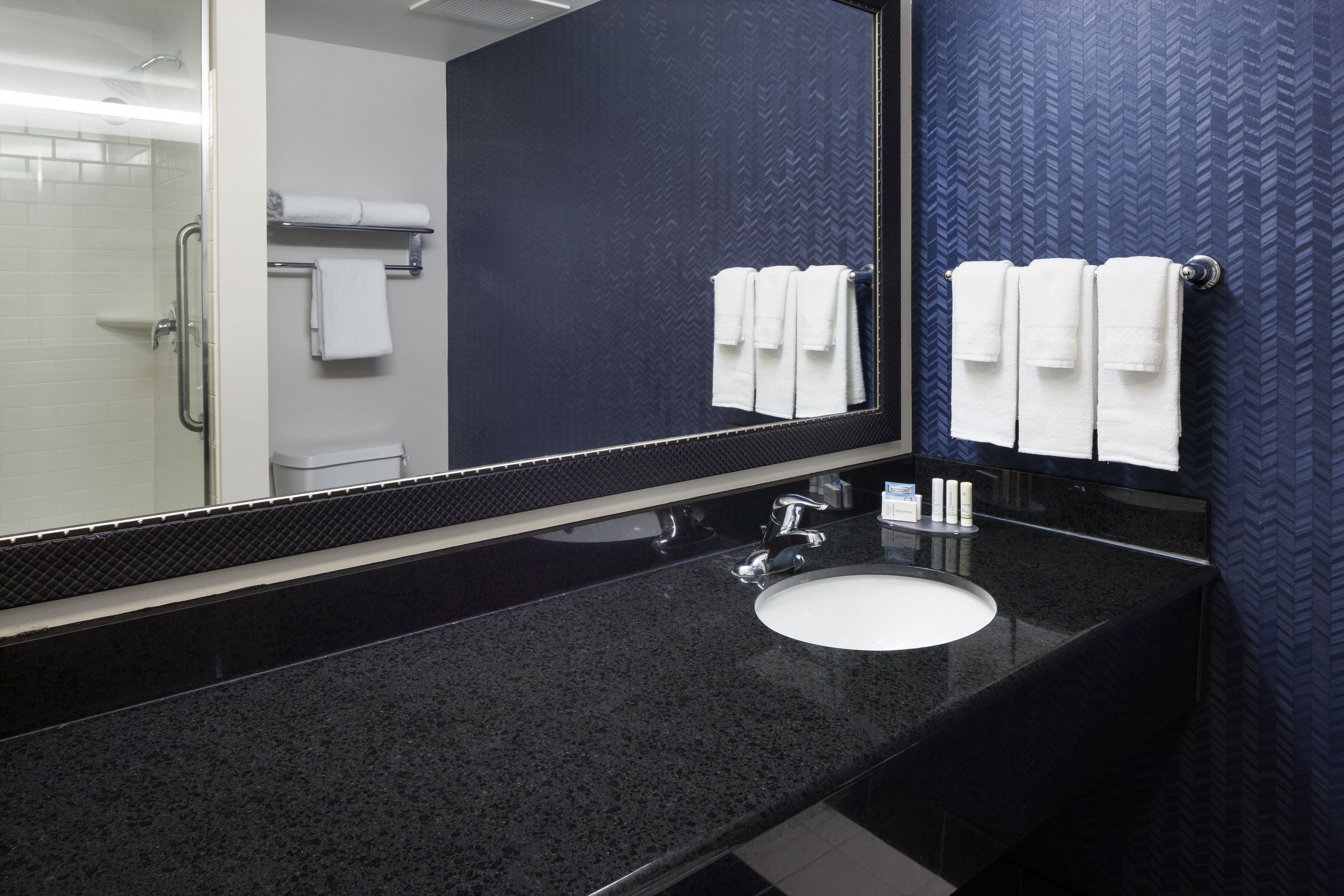 suite, 2 double beds, non smoking | bathroom | free toiletries, hair dryer, towels