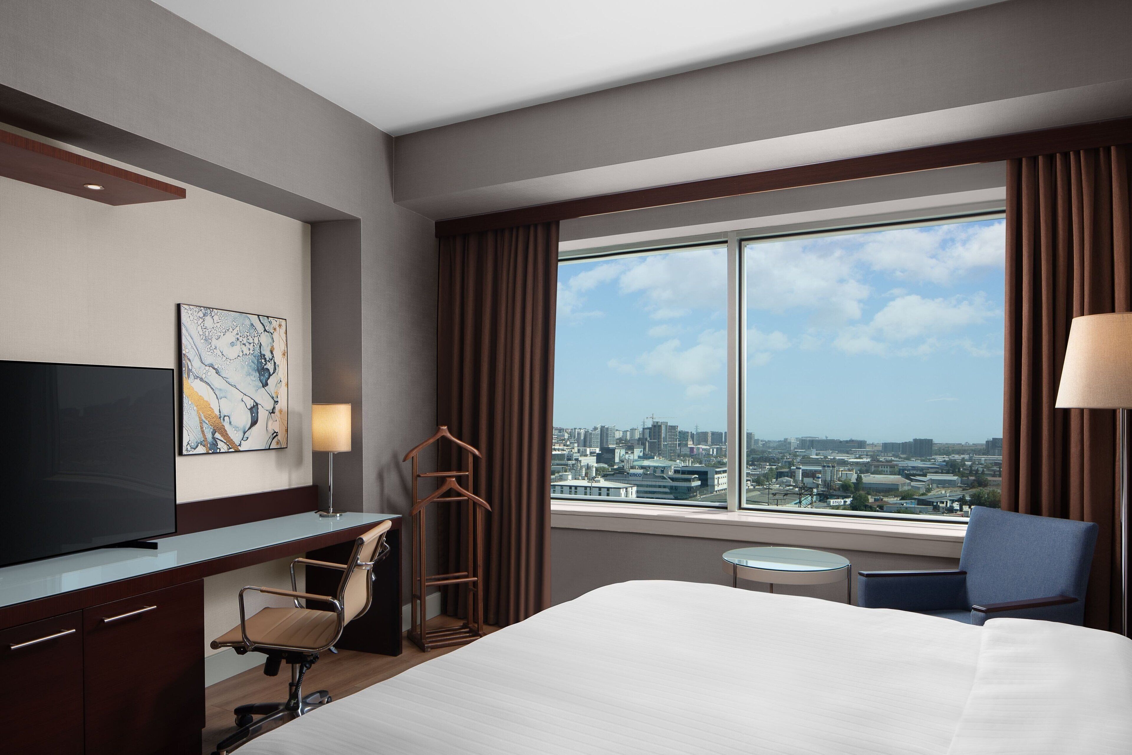 minibar, in-room safe, desk, laptop workspace