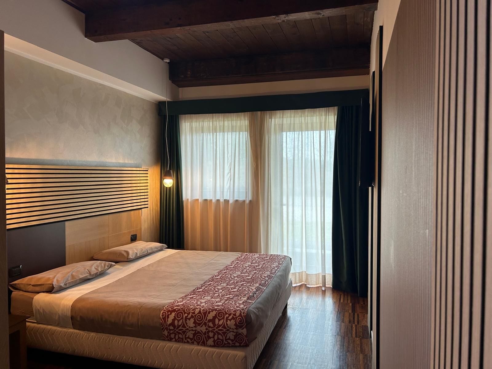 Standard Double Room | Minibar, in-room safe, desk, free WiFi