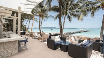 4 restaurants, lunch, dinner served; Thai cuisine
