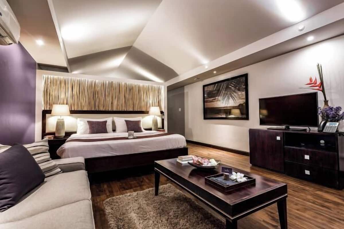 Premium bedding, minibar, in-room safe, desk