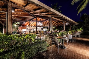 4 restaurants, lunch, dinner served; Thai cuisine