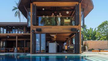 5 restaurantes, se sirven comidas, cenas y cocina tailandesa