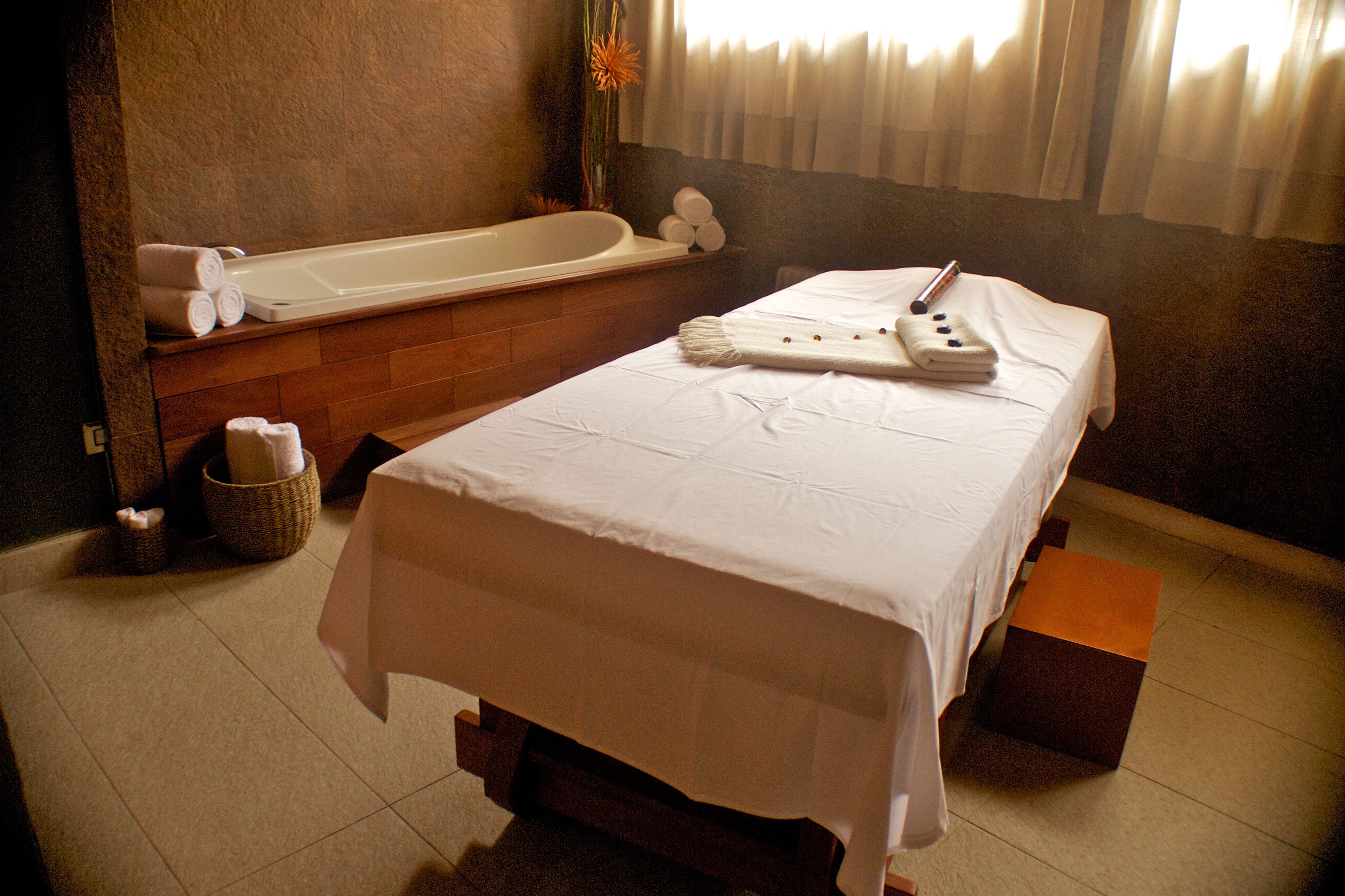 sauna, steam room, body treatments, hydrotherapy, aromatherapy