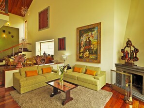 32-inch flat-screen TV with cable channels, TV, fireplace