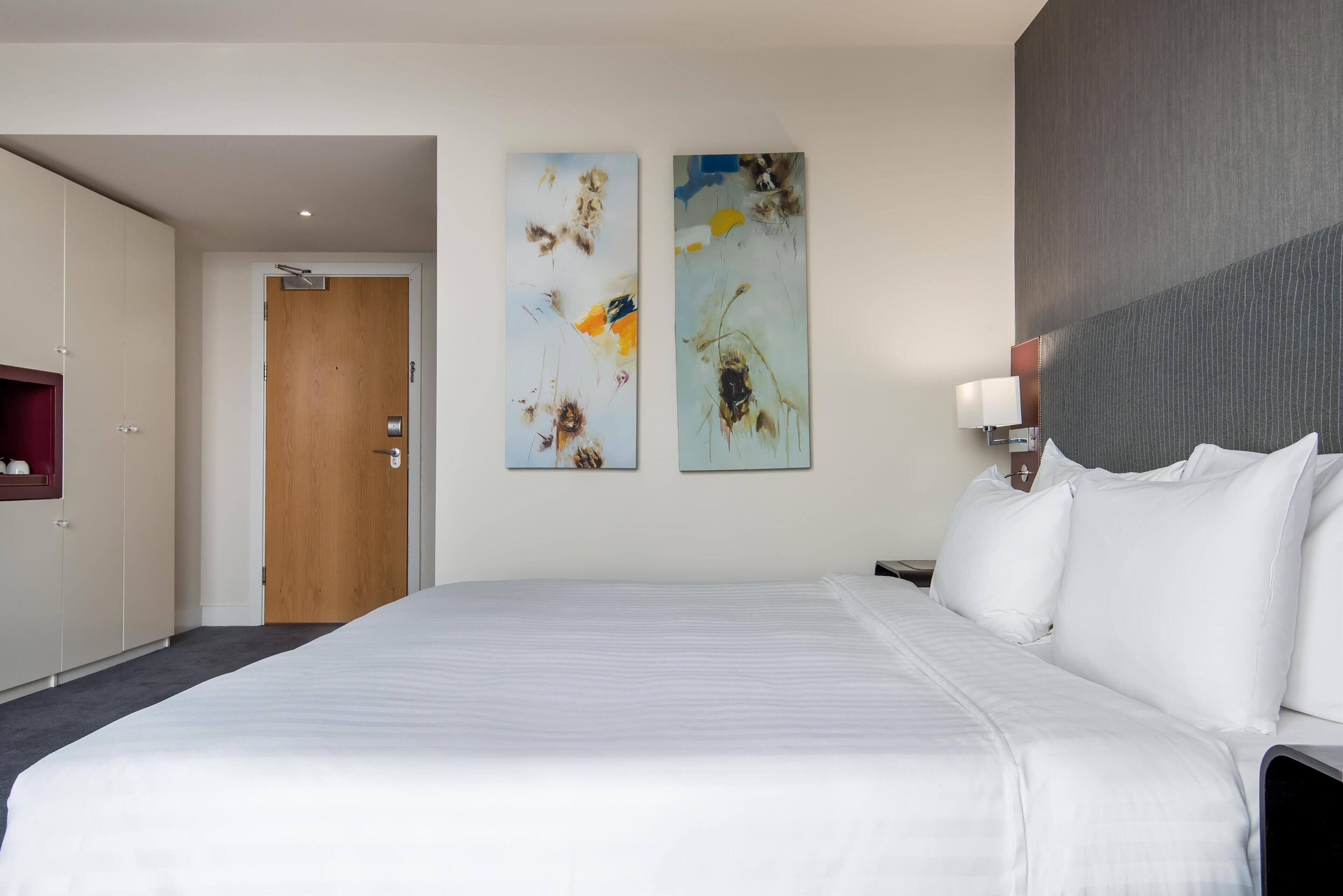 Literie de qualité supérieure, coffres-forts dans les chambres, bureau