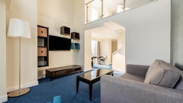 Roupas de cama premium, cofres nos quartos, escrivaninha