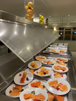Se ofrece un desayuno a la carta todos los días (por un coste adicional)