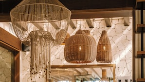 9 間餐廳;供應早餐、午餐和晚餐