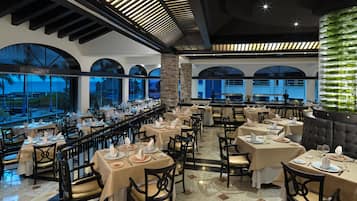 9 restaurantes, café da manhã, culinária internacional