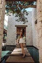 9 restaurants, breakfast, lunch, dinner served; international cuisine