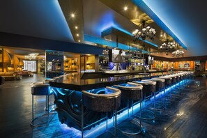 7 bars/lounges, swim-up bar