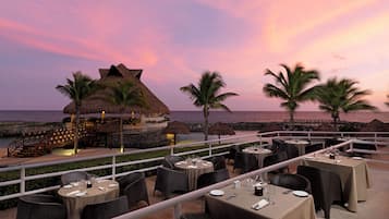 9 restaurants, breakfast, lunch, dinner served; international cuisine