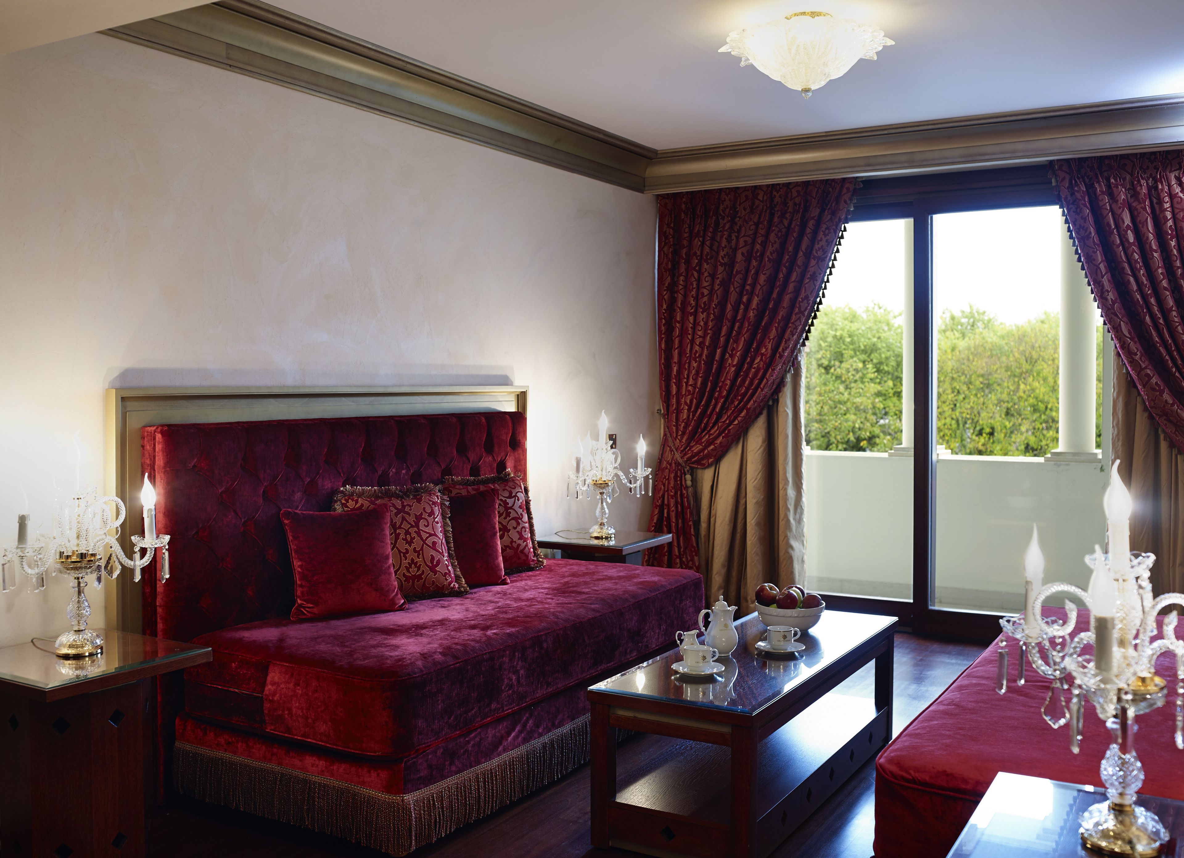 executive suite | minibar, in-room safe, desk, blackout curtains