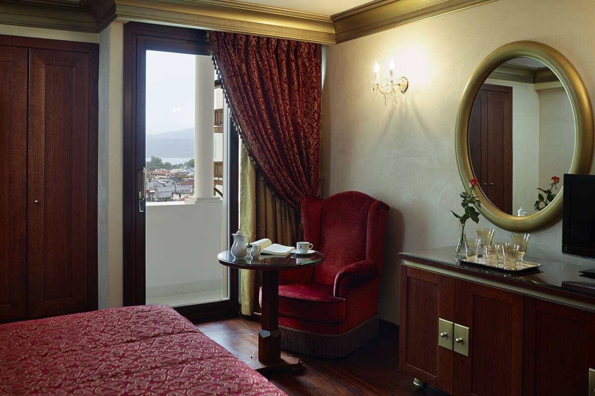 Minibar, in-room safe, desk, blackout curtains