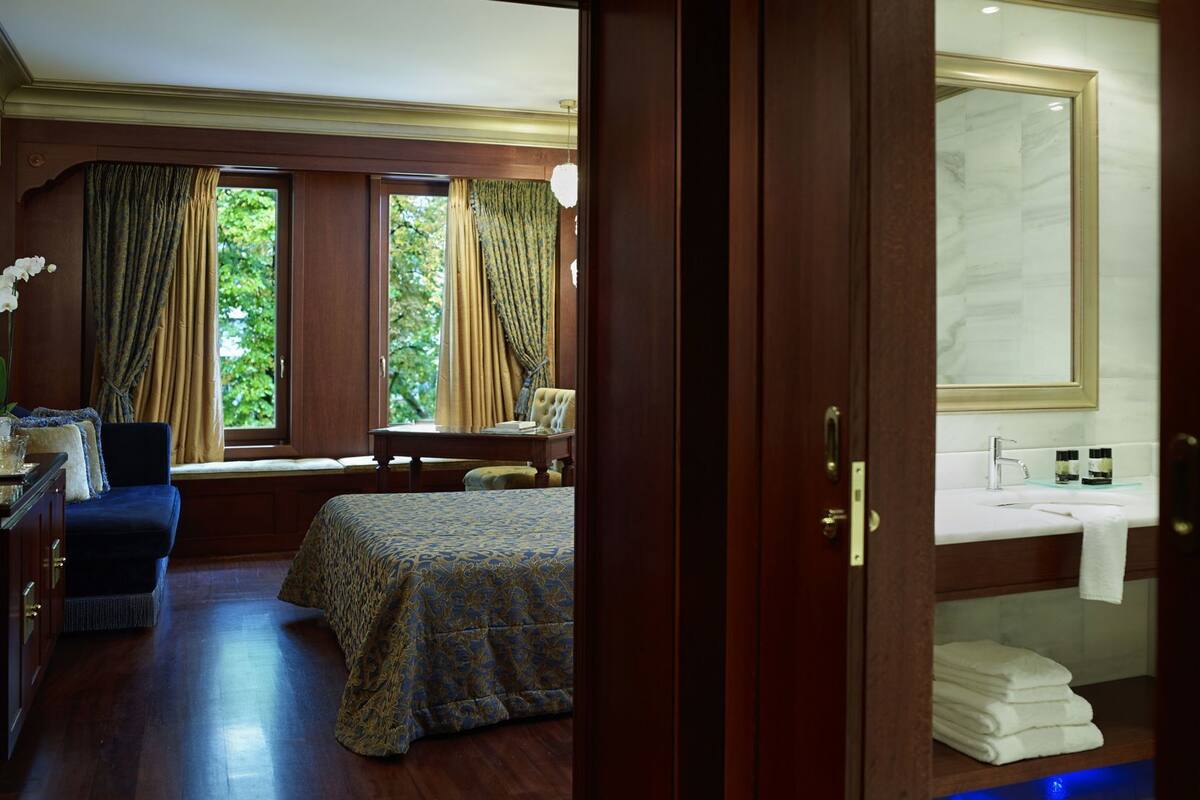 Minibar, in-room safe, desk, blackout curtains