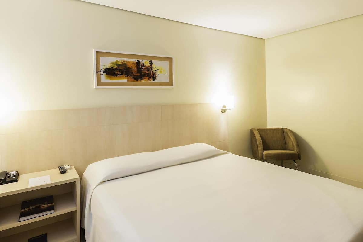 Standard Apartment, 1 Double Bed | Minibar, in-room safe, desk, free cribs/infant beds