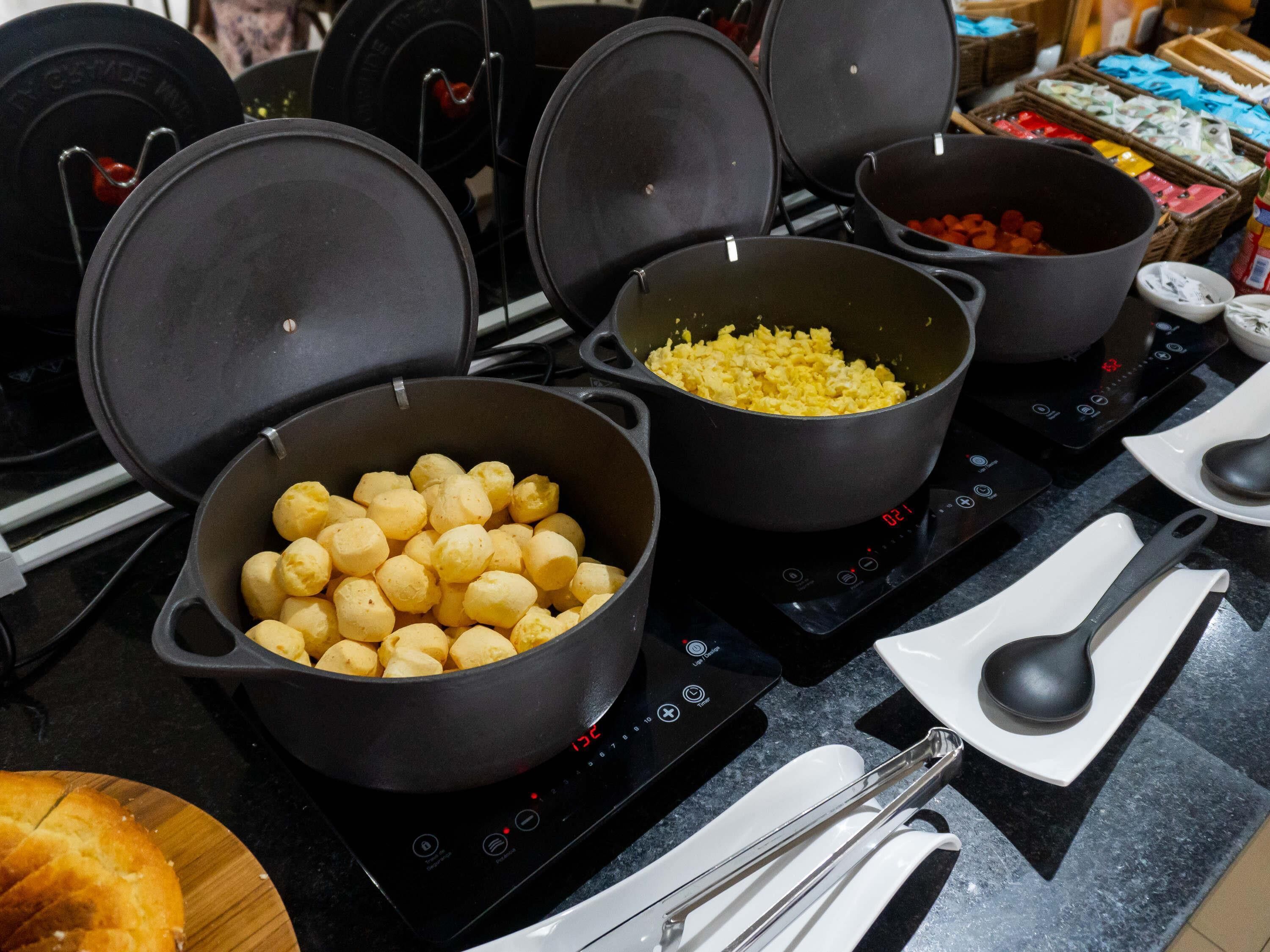 buffet breakfast on weekdays (brl 53.00 per person)