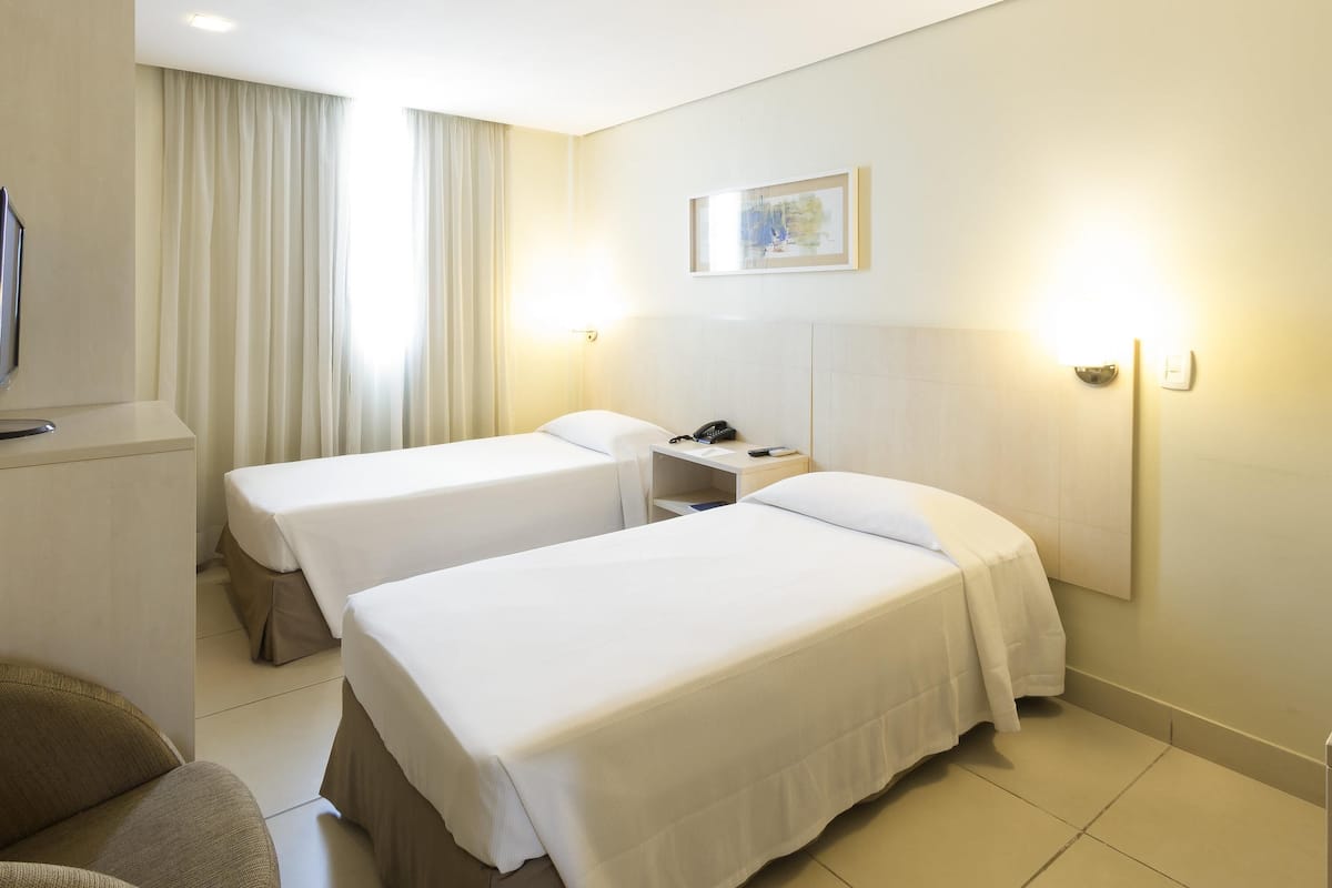 Departamento estándar, 2 camas individuales | Minibar, caja de seguridad en la habitación y escritorio