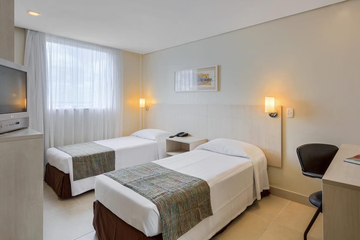 Apartamento estándar, 2 camas individuales | Minibar, caja fuerte, escritorio y cunas gratuitas