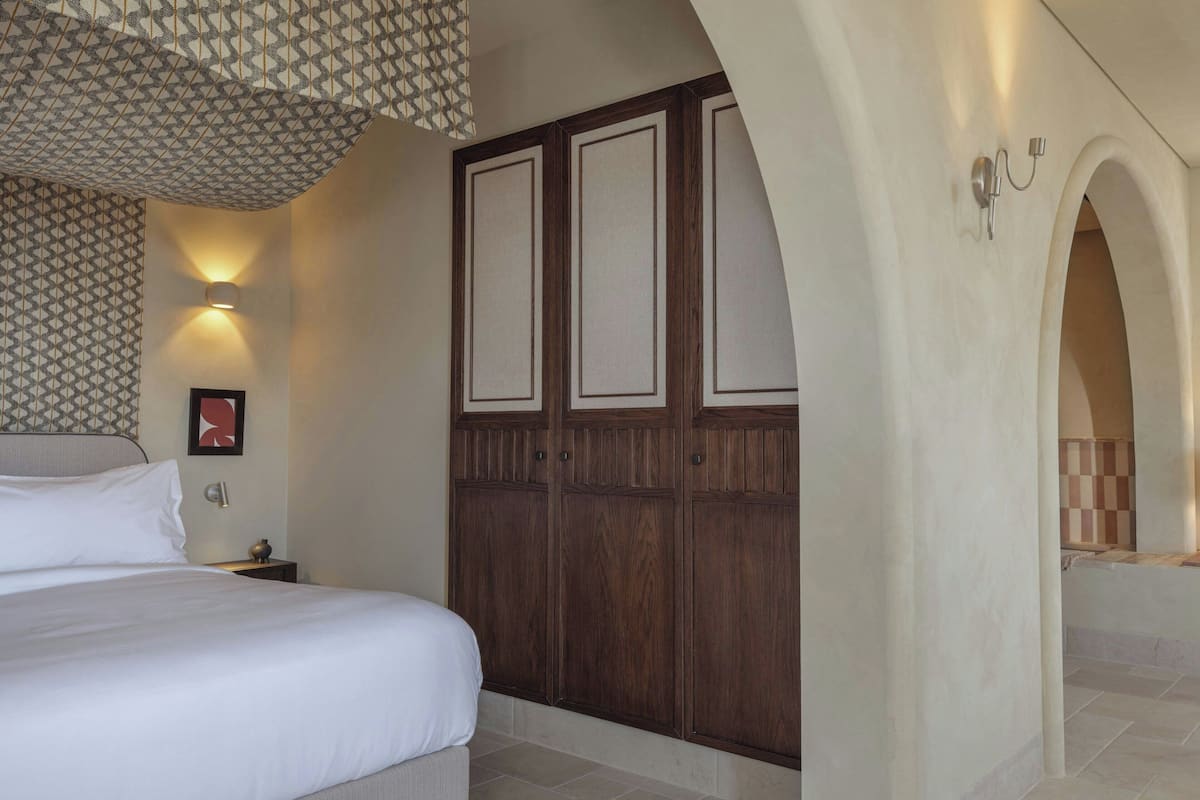 Oda, 1 Yatak Odası, Sigara İçilmez, Deniz Manzaralı | 1 yatak odası, kaliteli yatak takımı, kuştüyü yorgan, minibar