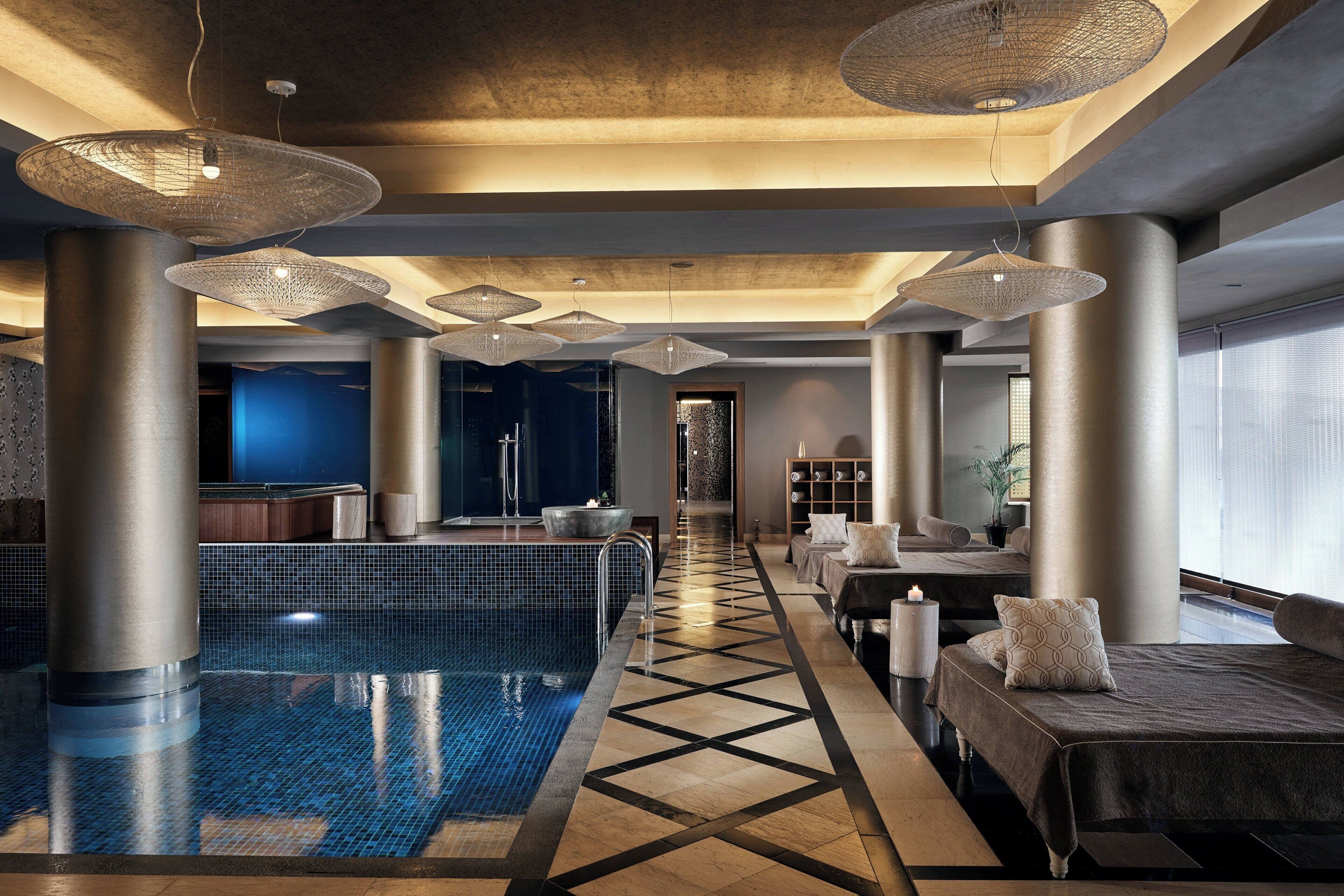 Indoor pool, 4 outdoor pools, pool umbrellas