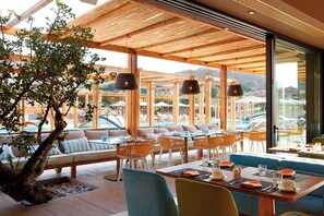 5 restaurants servant le petit déjeuner, le déjeuner et le dßner