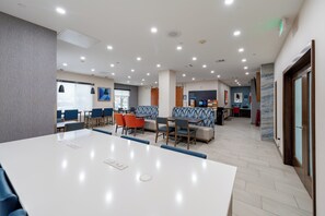Free daily buffet breakfast - Holiday Inn Express & Suites Frazier Park by IHG (Lebec)