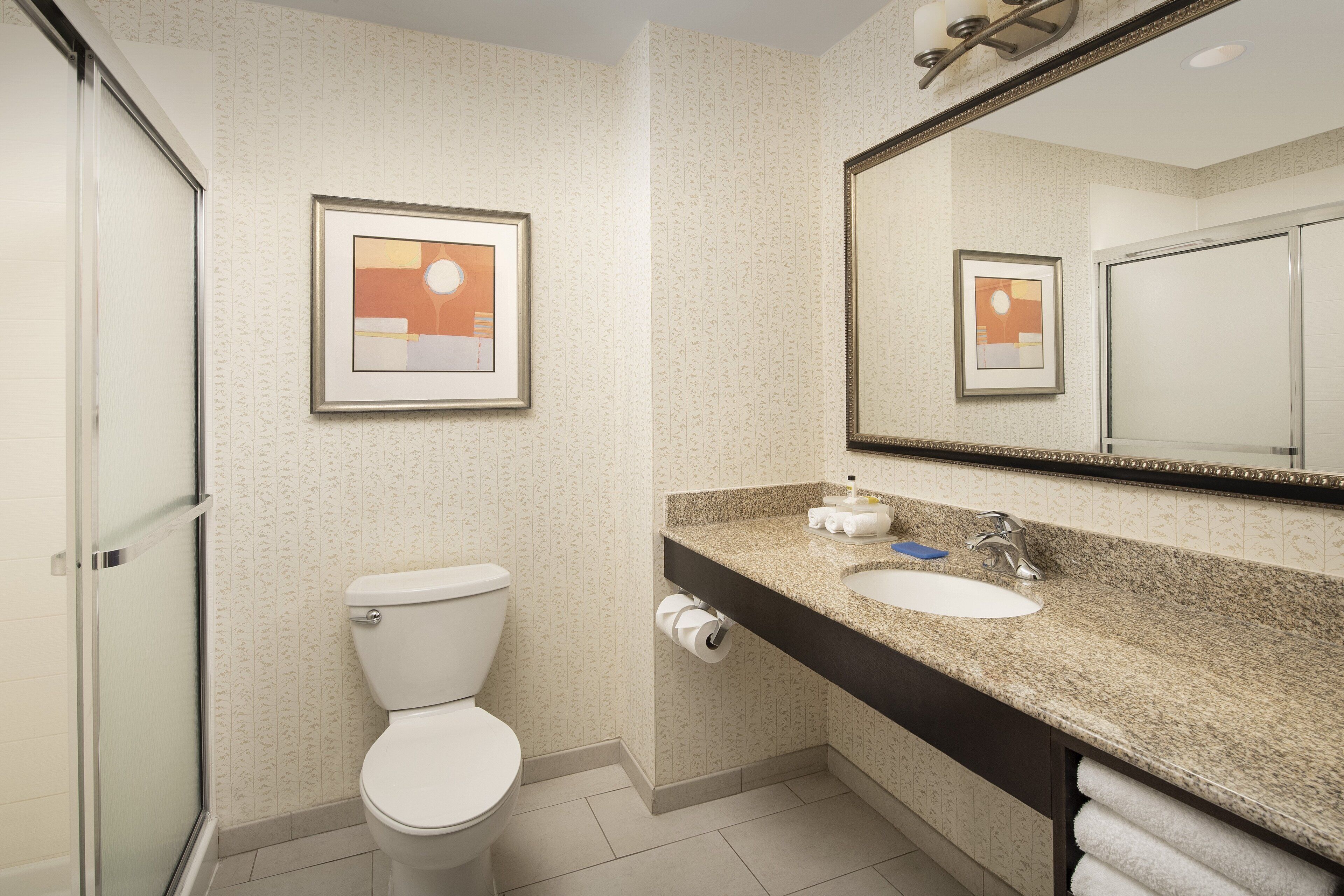 suite, 1 king bed with sofa bed | bathroom | combined shower/bathtub, free toiletries, towels