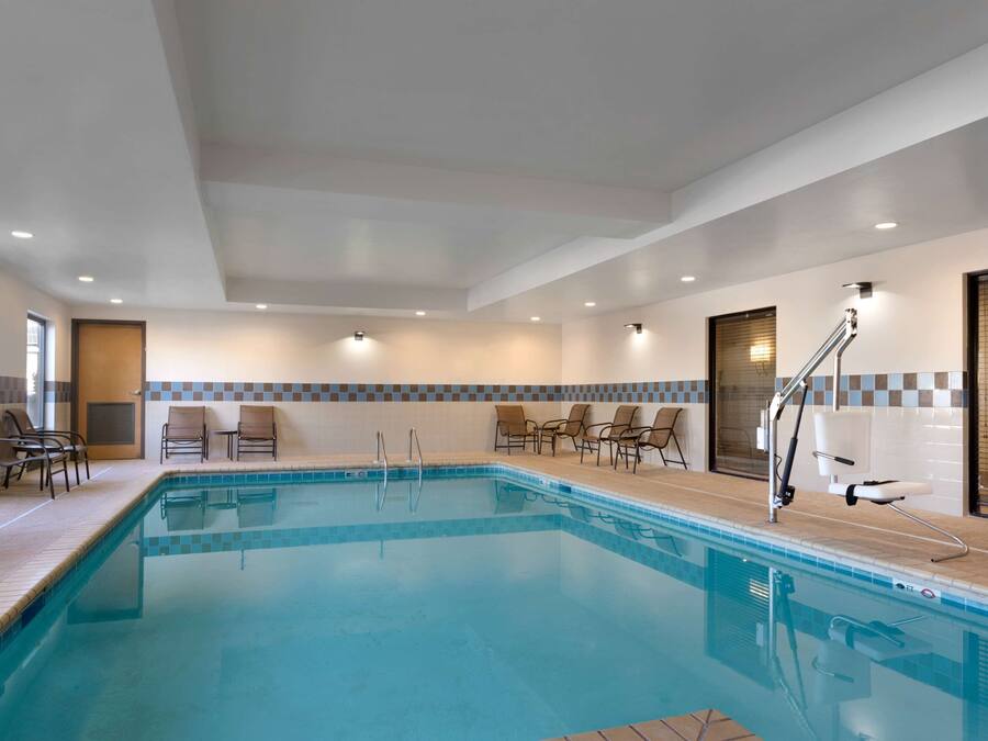 Een binnenzwembad