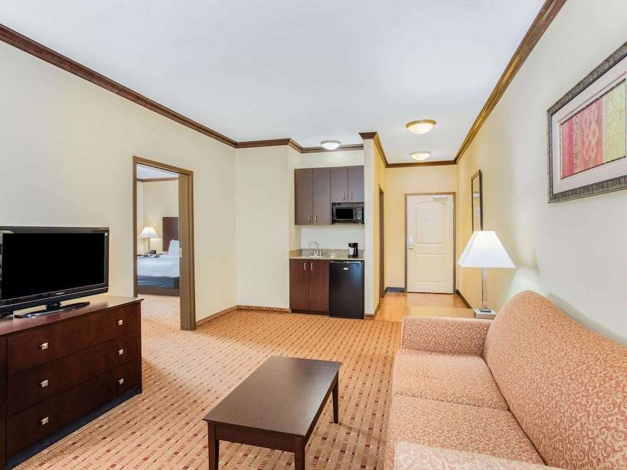 Literie de qualité supérieure, surmatelas, bureau, rideaux occultants