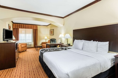 Ropa de cama de alta calidad, colchones con pillow-top y escritorio
