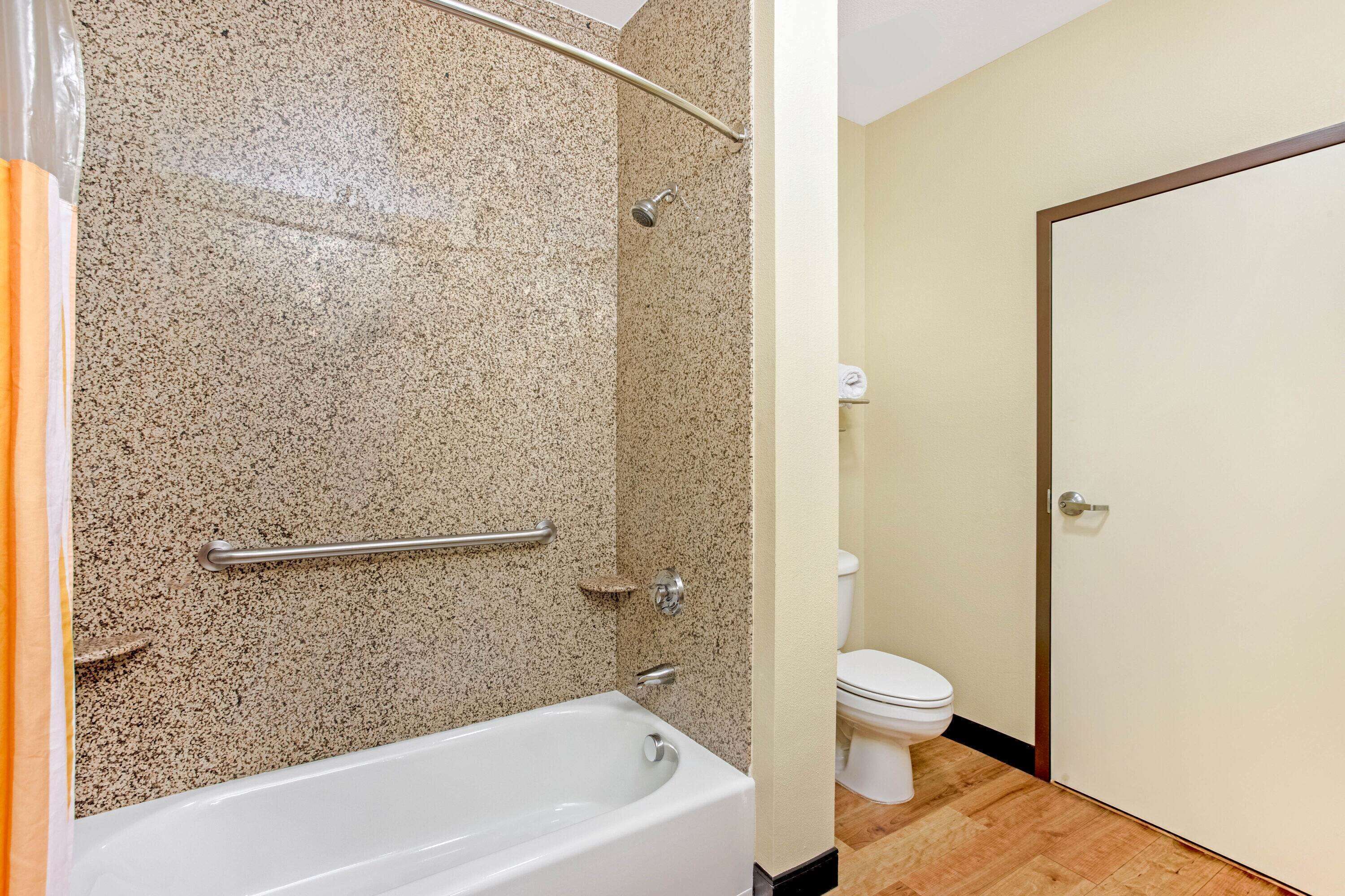 combined shower/bathtub, free toiletries, hair dryer, towels