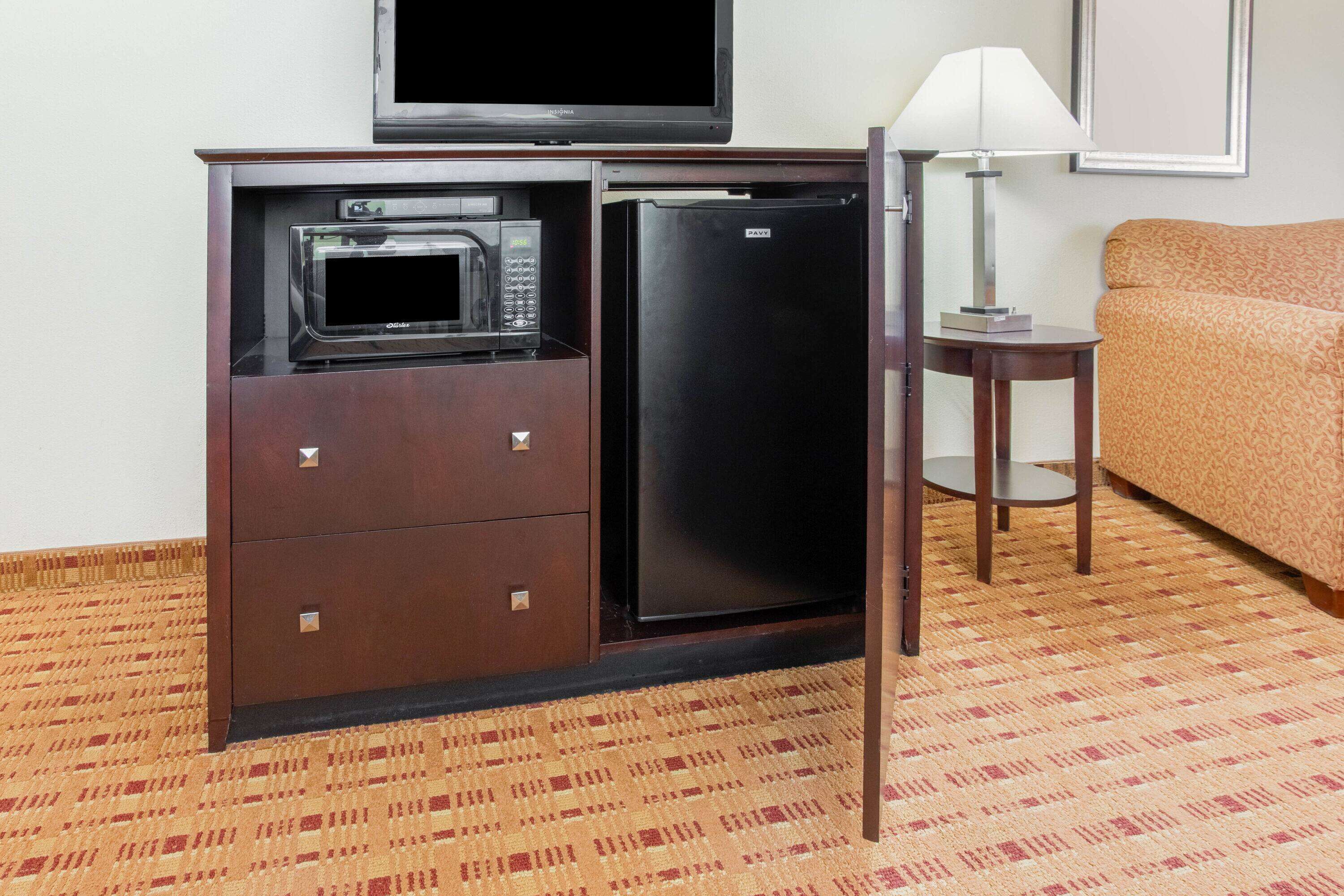 premium bedding, pillow-top beds, desk, blackout curtains