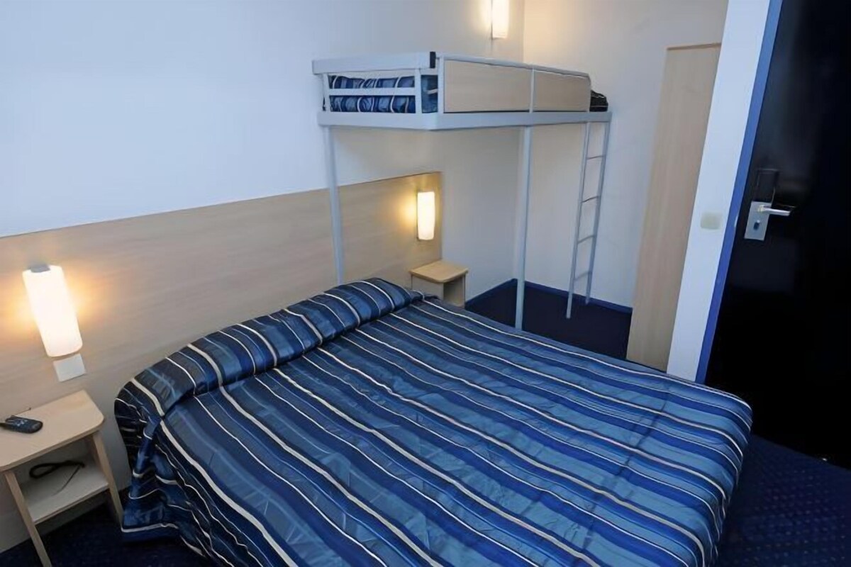 Desk, free WiFi, bed sheets