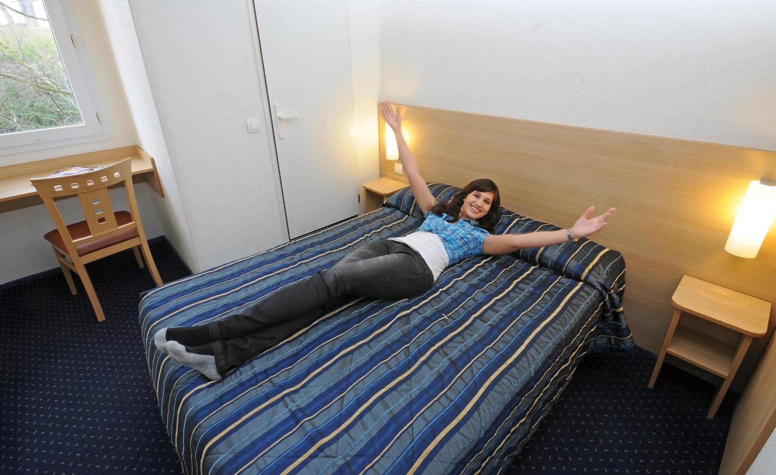 Escrivaninha, Wi-Fi de cortesia, roupa de cama