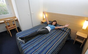 Desk, free WiFi, bed sheets - Mister Bed Lomme (Lille)