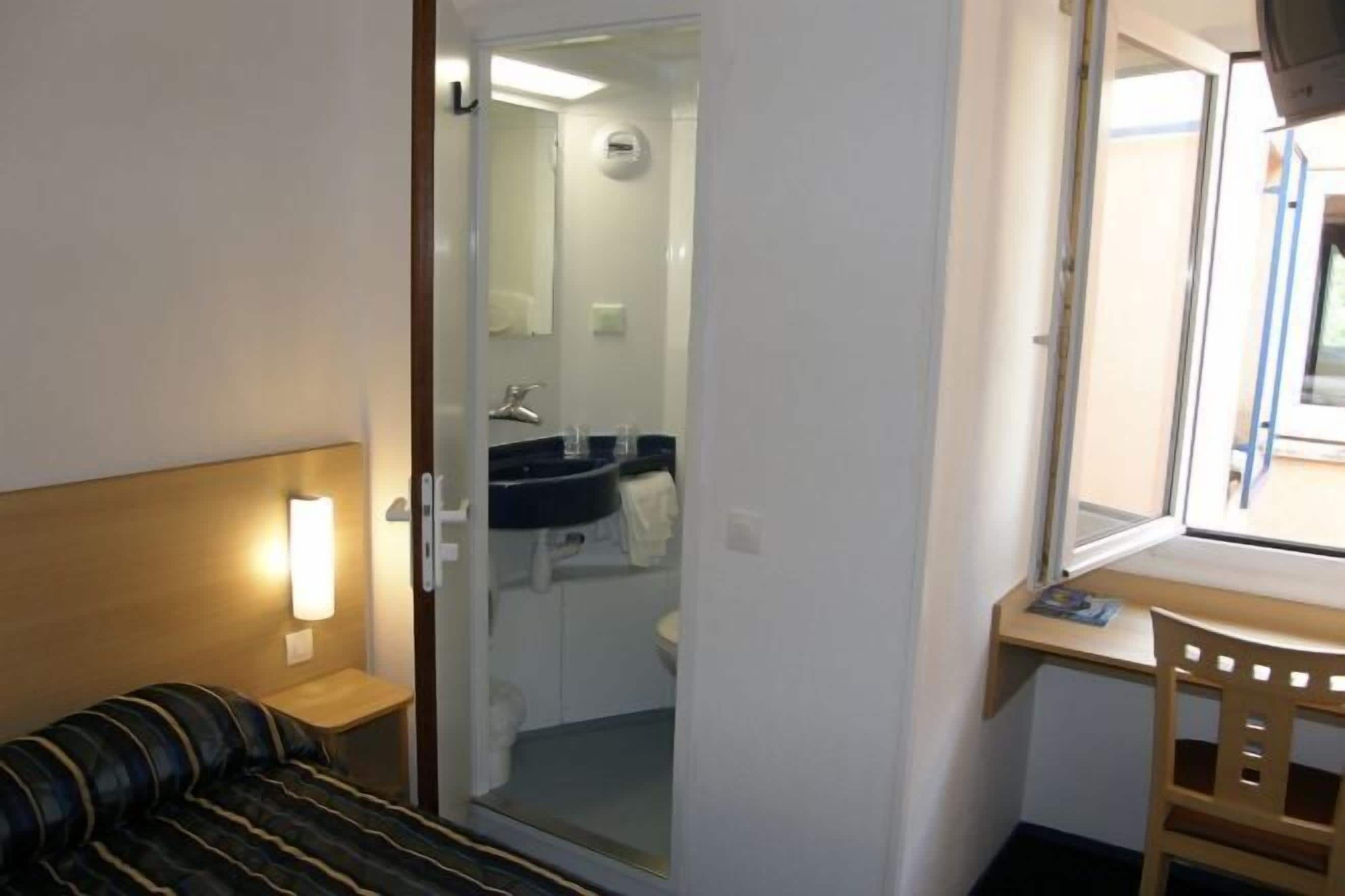 Desk, free WiFi, bed sheets