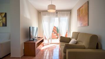 Duplex, 2 Bedrooms, Private Pool | Living area | 26-inch flat-screen TV with digital channels, LCD TV