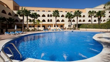 Outdoor pool, sun loungers