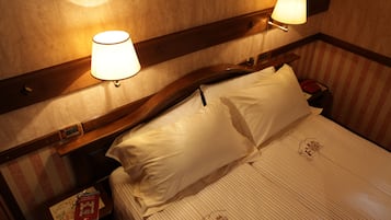 In-room safe, desk, free WiFi