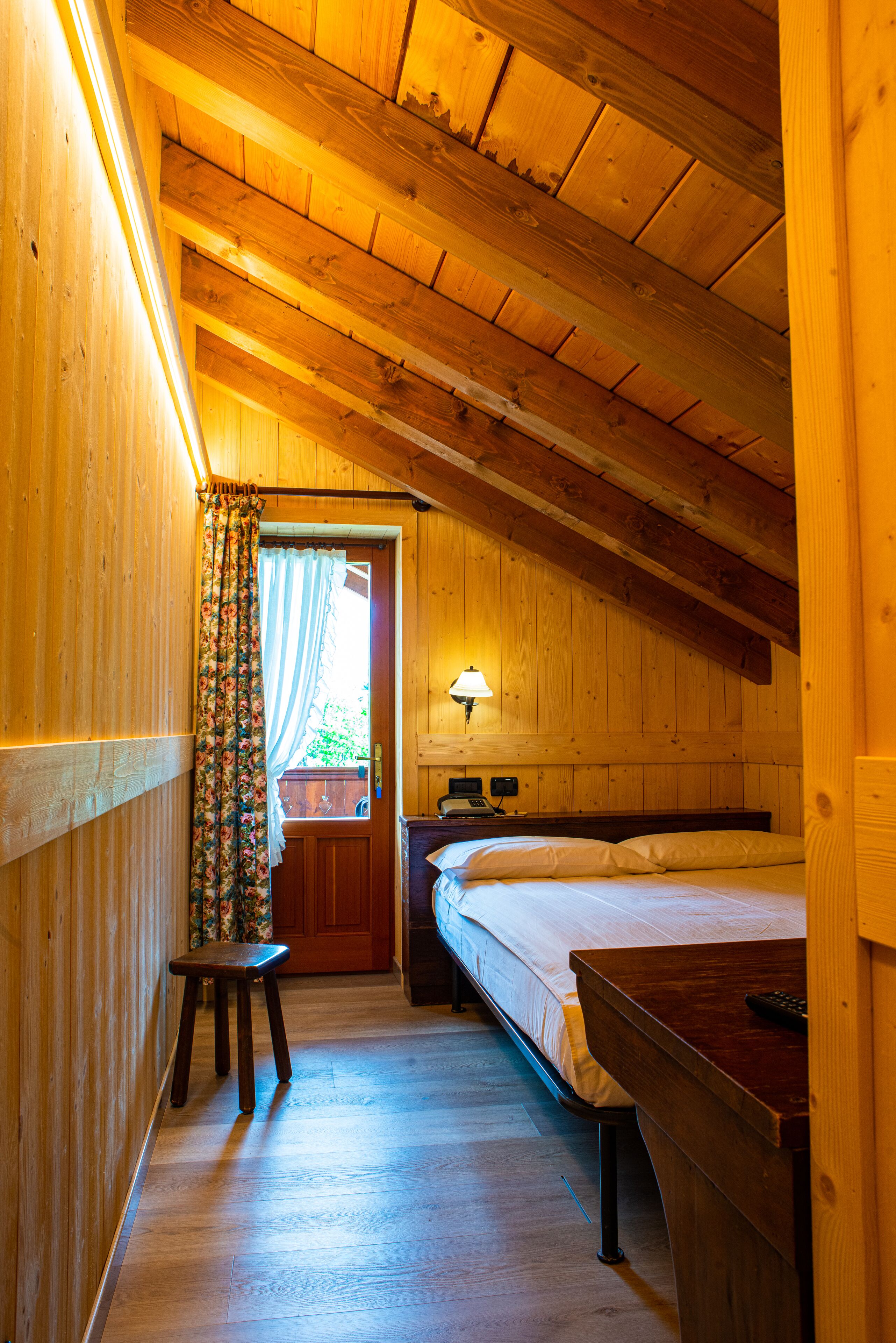 single room | in-room safe, desk, blackout curtains, free wifi