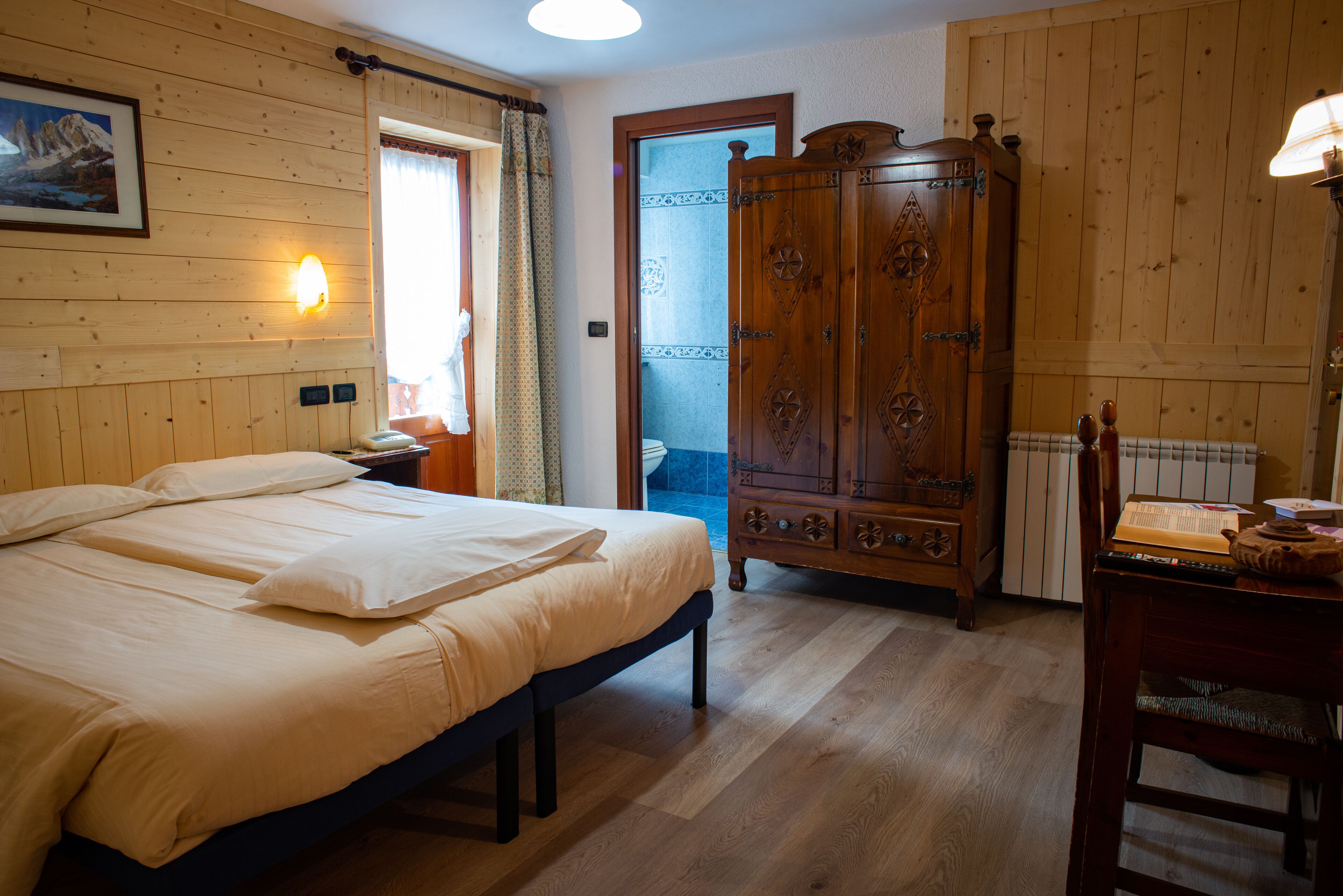 Vierbettzimmer | Zimmersafe, Schreibtisch, Verdunkelungsvorhänge, kostenloses WLAN