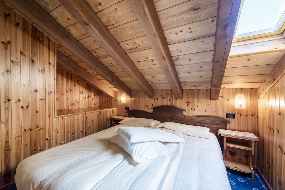 apartment, 2 bedrooms | in-room safe, desk, blackout curtains, free wifi