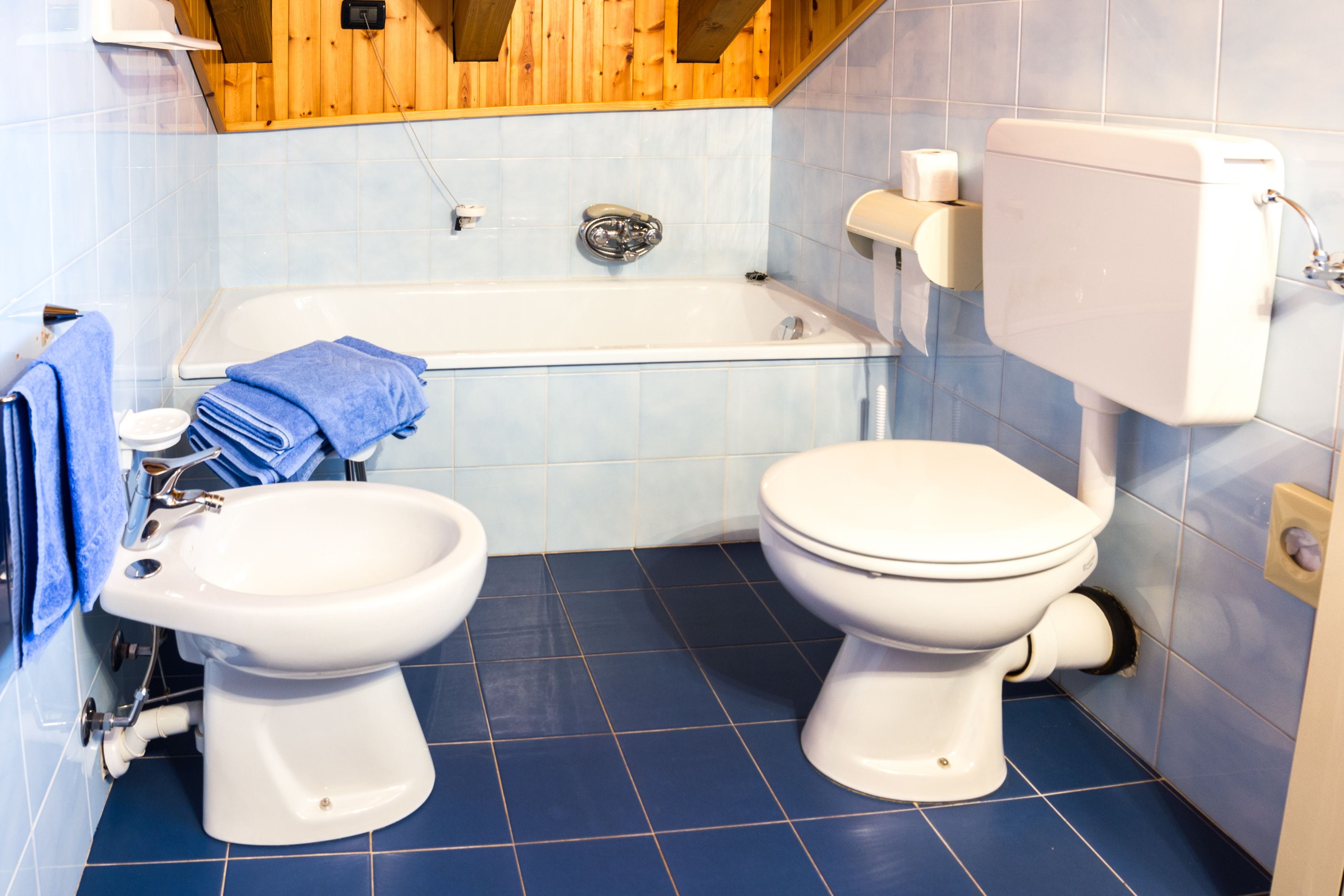 apartment, 2 bedrooms | bathroom | shower, free toiletries, hair dryer, bidet