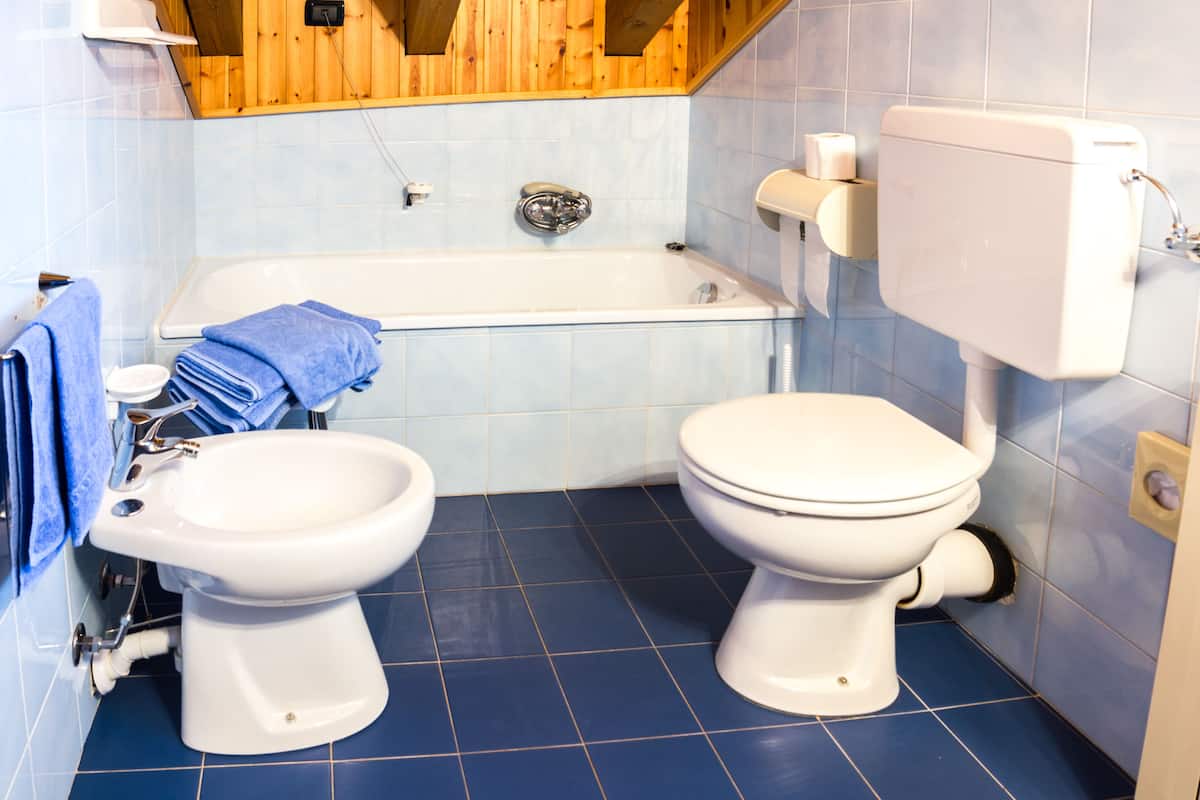 apartment, 2 bedrooms | bathroom | shower, free toiletries, hair dryer, bidet