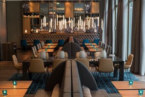 Bar (on property) - Motel One Leipzig-Nikolaikirche (Leipzig)